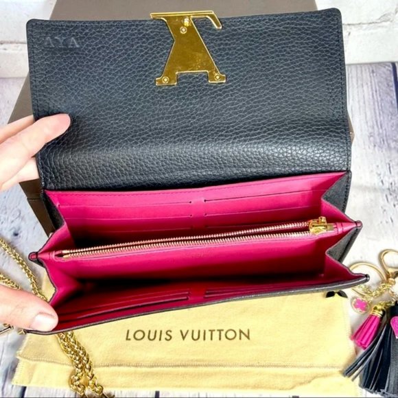 ⭐️Louis Vuitton Capucines black leather wallet or crossbody with bag charm - Picture 4 of 16